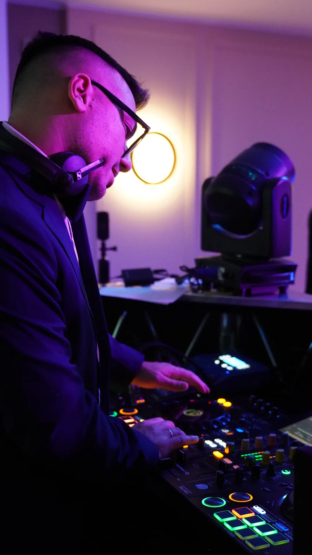 DJ Pier live - luci viola