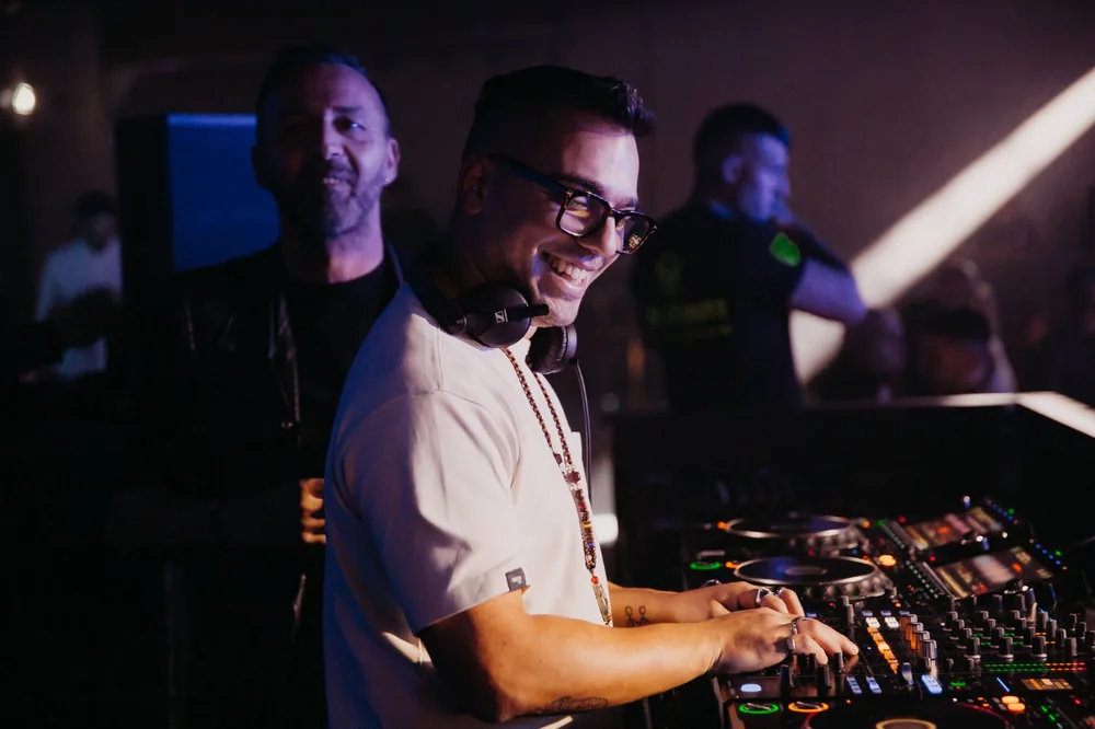 DJ Pier mixing