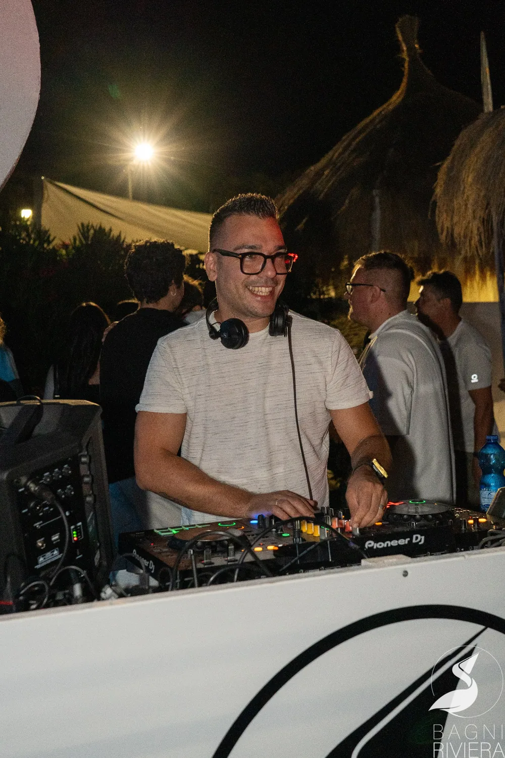 DJ set beach party